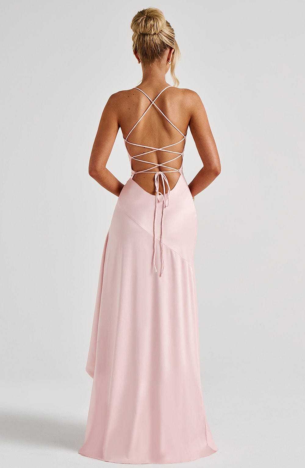 LunaFlair™ – Backless Ruffle Dress